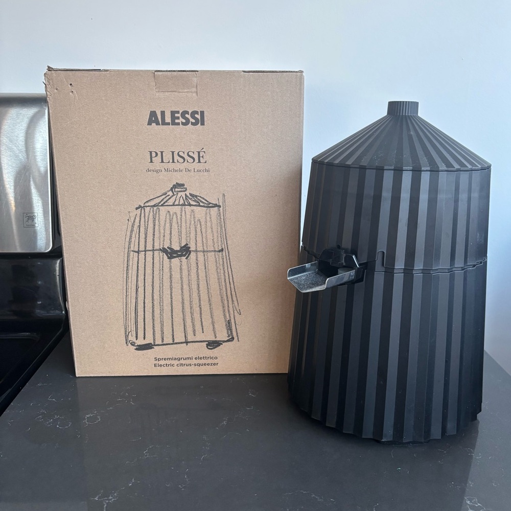 Alessi plisse electric citrus juicer, black